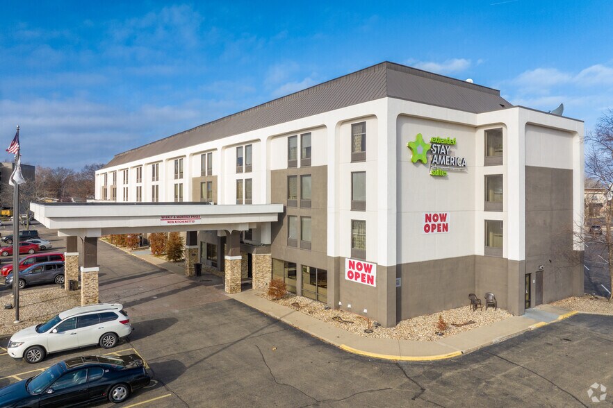 More Photos Of 3185 S Dirksen Pkwy, Springfield Hotel For Sale
