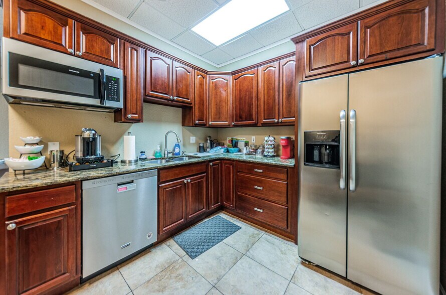 More Photos Of 3023 Eastland Blvd, Clearwater Office For Sale