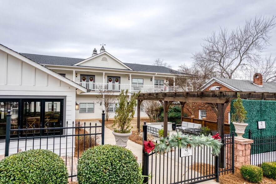 More Photos Of 27 S Park St, Dahlonega Hotel For Sale