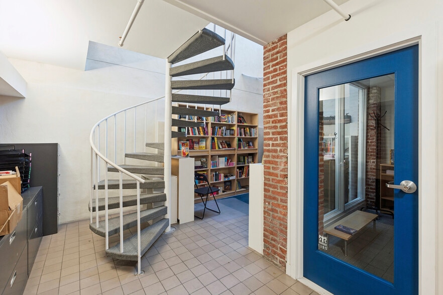More Photos Of 215 Church St, Philadelphia Office Residential For Sale