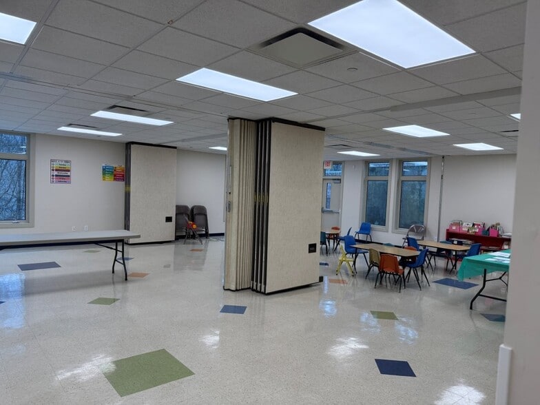 More Photos Of 115 Huntingtown Rd, Newtown Schools For Sale