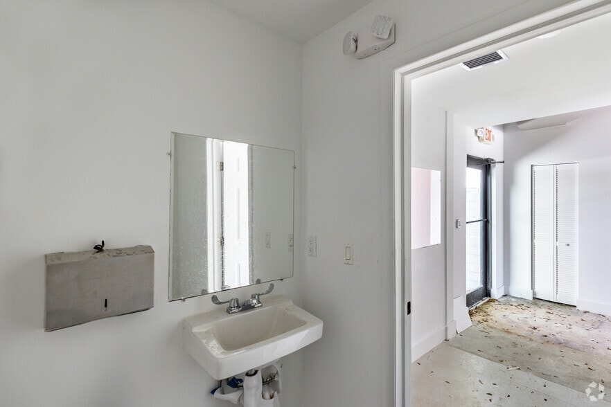 More Photos Of 4200 - 4204 NW 2nd Ave, Miami Restaurant For Lease