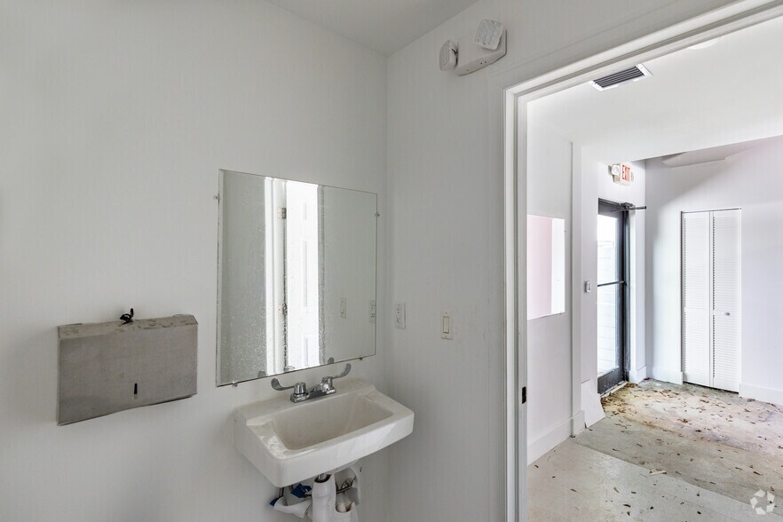 More Photos Of 4200 - 4204 NW 2nd Ave, Miami Restaurant For Sale