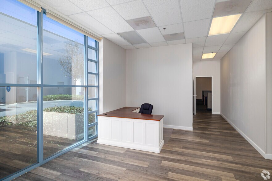 More Photos Of 351 Candelaria, Oxnard Warehouse For Sale