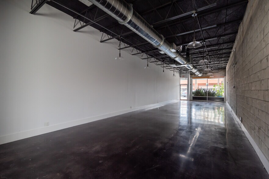 More Photos Of 3325-3327 NE 32nd St, Fort Lauderdale Storefront Retail Office For Sale