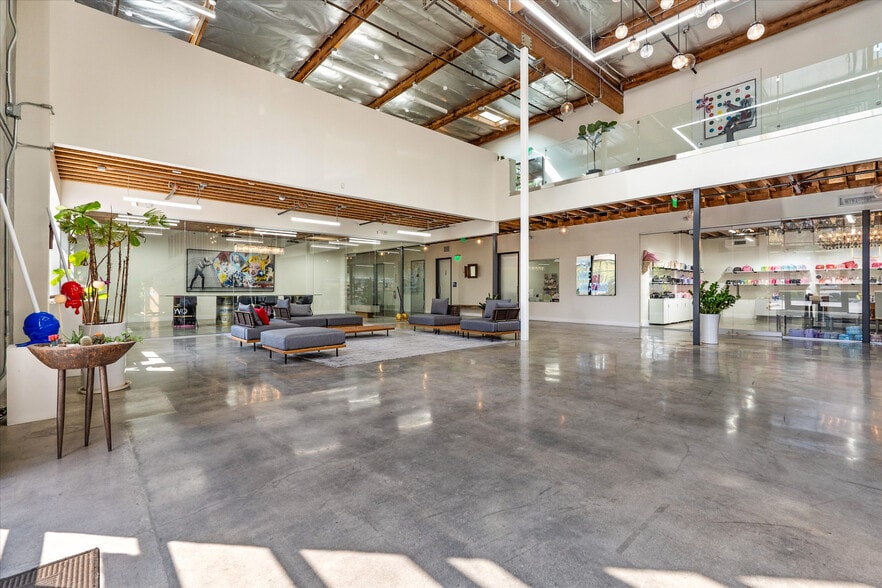 More Photos Of 2001 Saturn St, Monterey Park Light Distribution For Sale