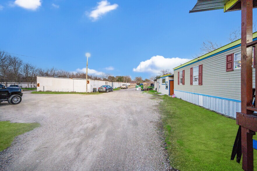 More Photos Of 2627 Allen Genoa Rd, Pasadena Carwash For Sale