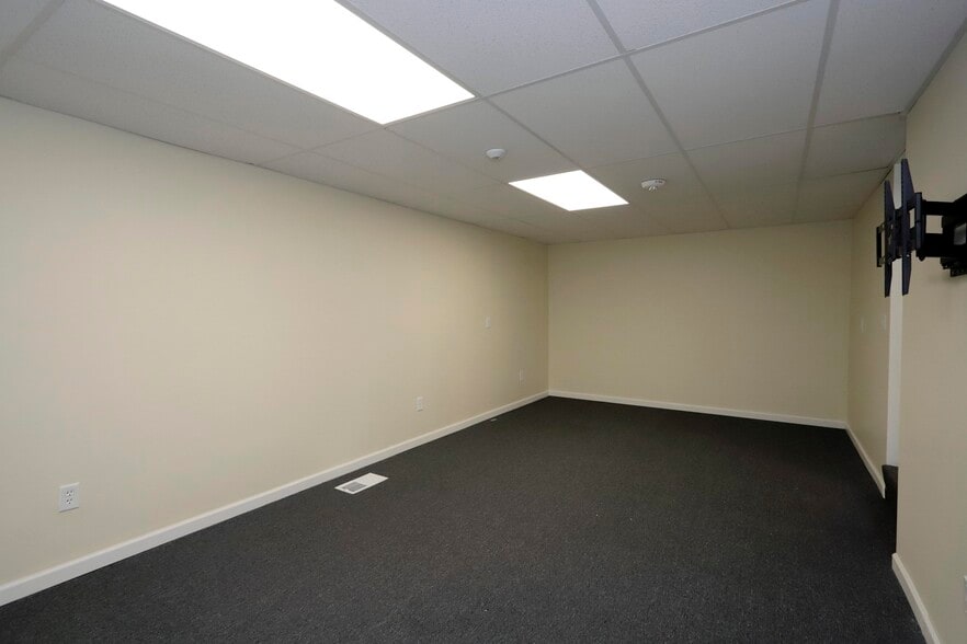 More Photos Of 489 Ashley Blvd, New Bedford Freestanding For Sale