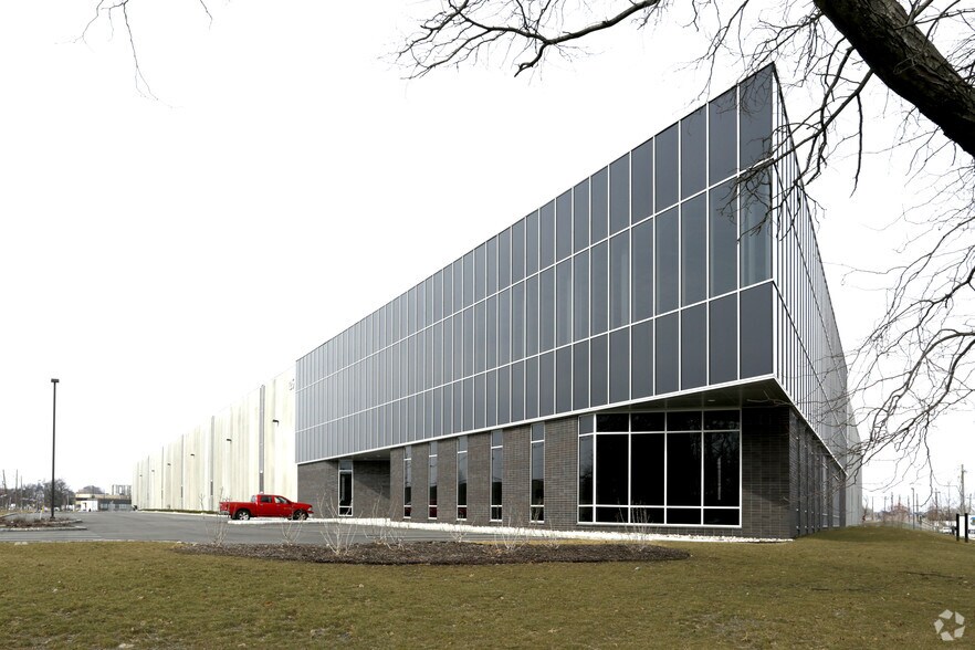 More Photos Of 125 North St, Teterboro Warehouse For Lease