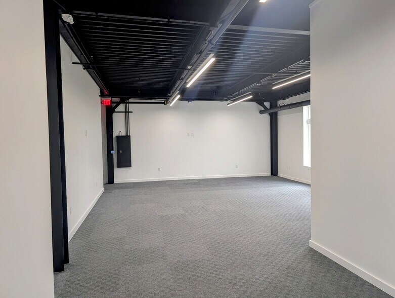 More Photos Of 6428 Davis Blvd, North Richland Hills General Retail For Lease