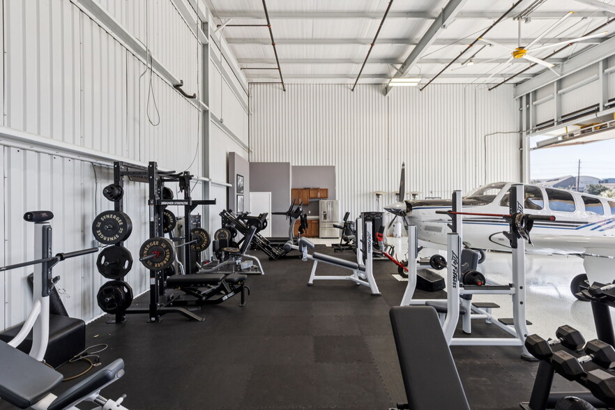 More Photos Of 15809 Addison Rd, Addison Airplane Hangar For Sale