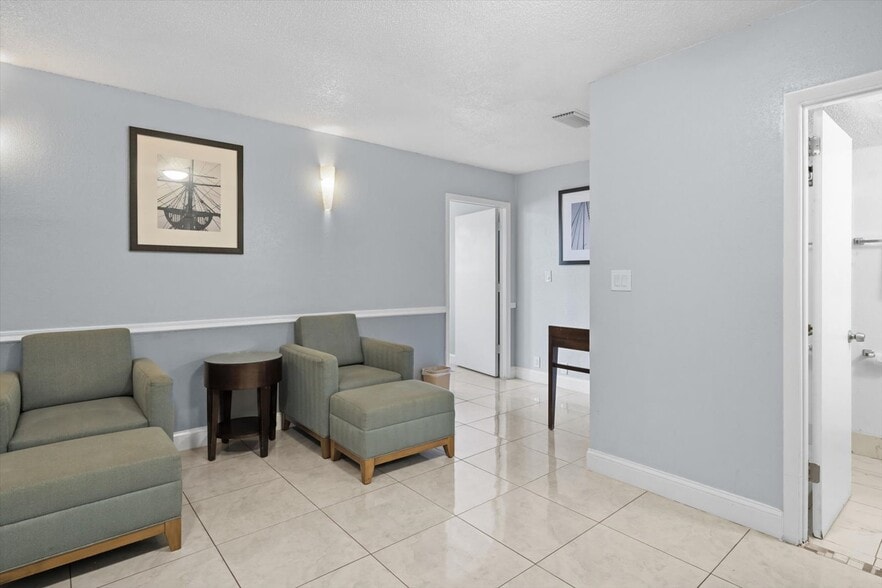 More Photos Of 510 Lane Ave S, Jacksonville Hotel For Sale