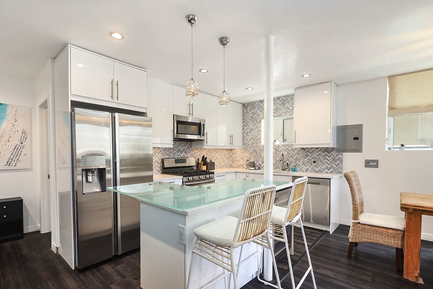 More Photos Of 472 Rosecrans Ave, Manhattan Beach Apartments For Sale