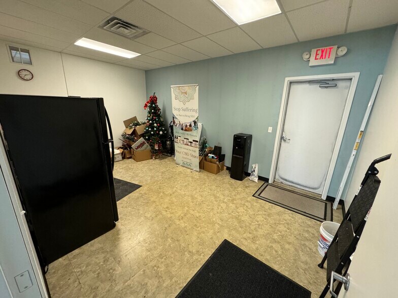 More Photos Of 3402 N Richmond St, Appleton Storefront Retail Office For Lease