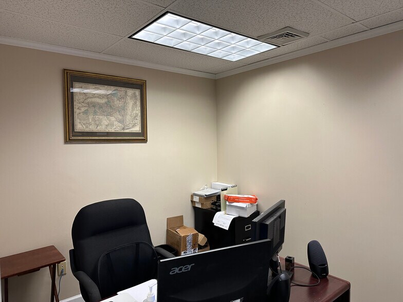 More Photos Of 1004 Princetown Rd, Schenectady Office For Lease