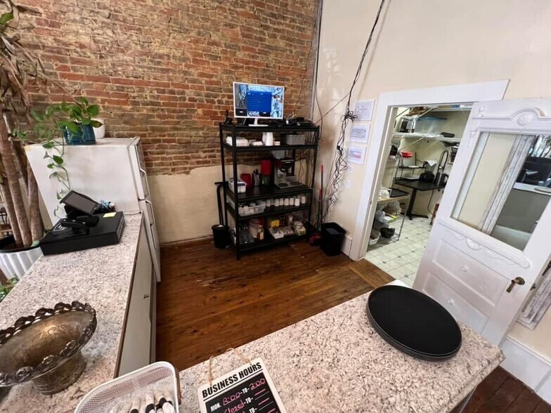 More Photos Of 119 E 5th St, Bonham Restaurant For Sale