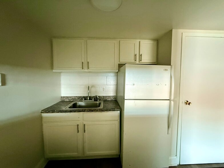 More Photos Of 911-913 Rogers Pl, Cincinnati Apartments For Sale