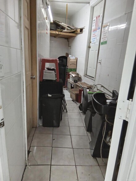 More Photos Of 7062 Broadway, Jackson Heights General Retail For Lease