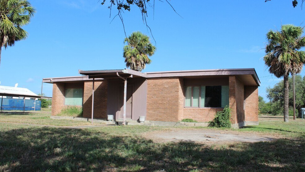 More Photos Of 9347 N BUS 77 Hwy, Sinton Warehouse For Lease