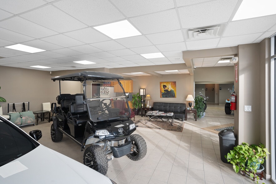 More Photos Of 2000 Columbia Ave, Franklin Freestanding For Lease