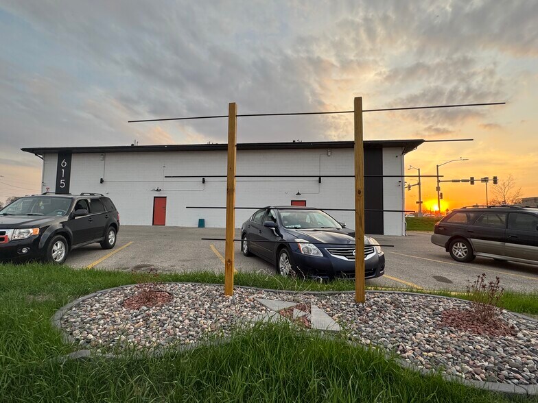 More Photos Of 615 E 14th St, Des Moines Office For Sale