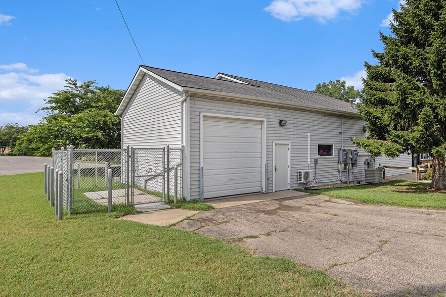 More Photos Of 550 E Cork St, Kalamazoo Freestanding For Sale