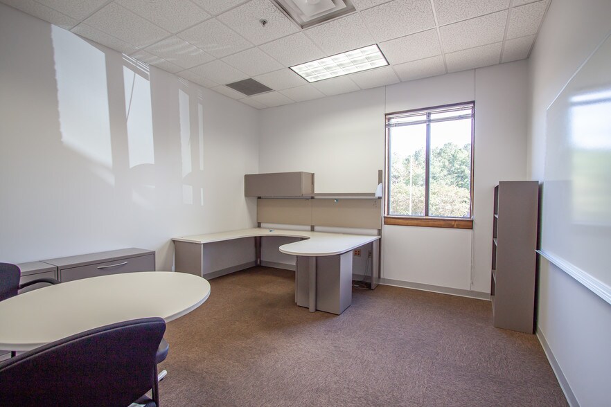 More Photos Of 210 Wiley Rd, Lagrange Warehouse For Lease