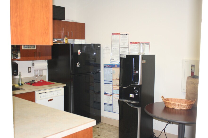 More Photos Of 460 N Fitness Pl, Eagle Office For Lease