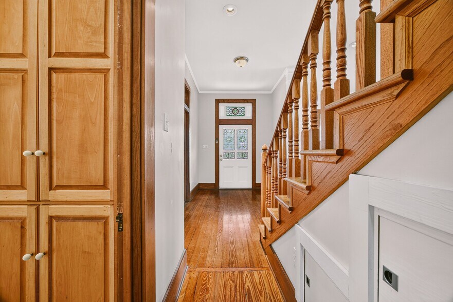 More Photos Of 812 W 10th St, Austin Office For Sale