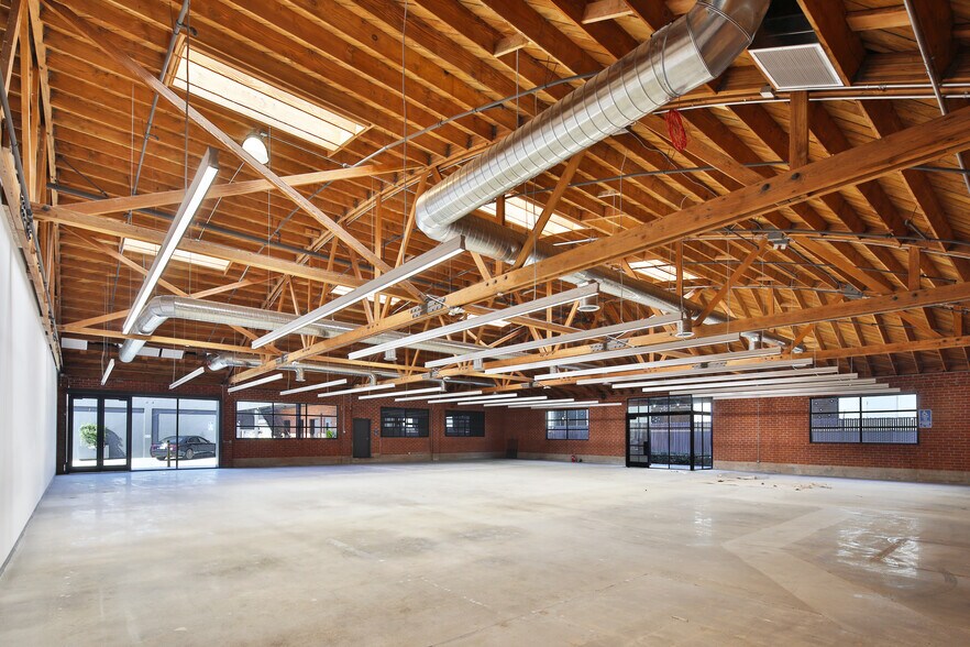 More Photos Of 8461-8463 Higuera St, Culver City Office For Lease