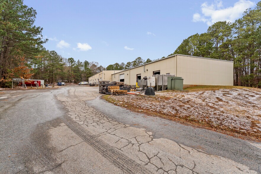 More Photos Of 3337 Air Park Rd, Fuquay Varina Light Manufacturing For Sale