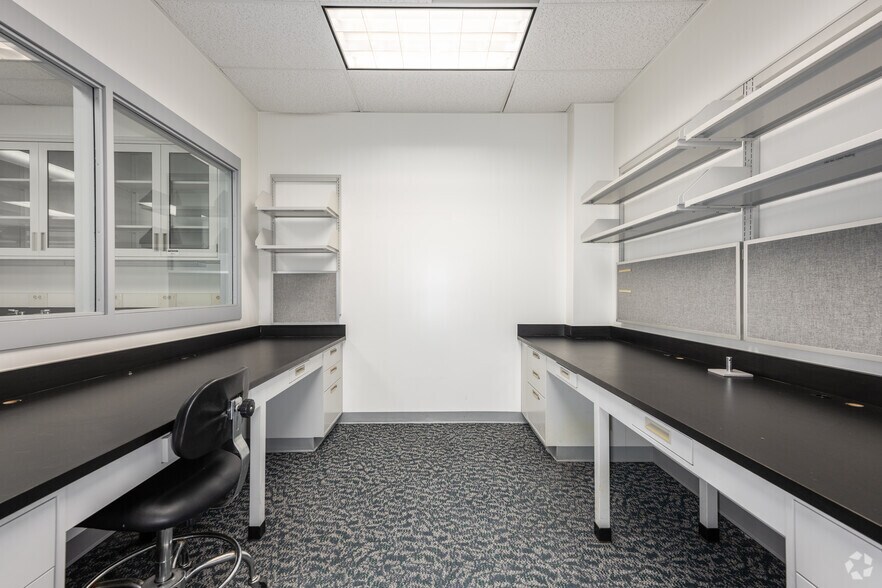 More Photos Of 6411 Beckley St, Baltimore Research And Development For Lease