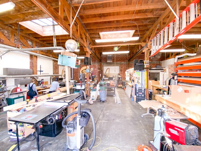 More Photos Of 2295 San Pablo Ave, Berkeley Showroom For Lease