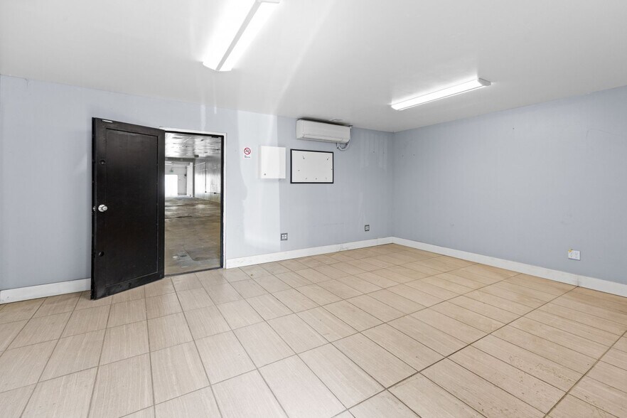 More Photos Of 11285 Goss St, Sun Valley Warehouse For Sale