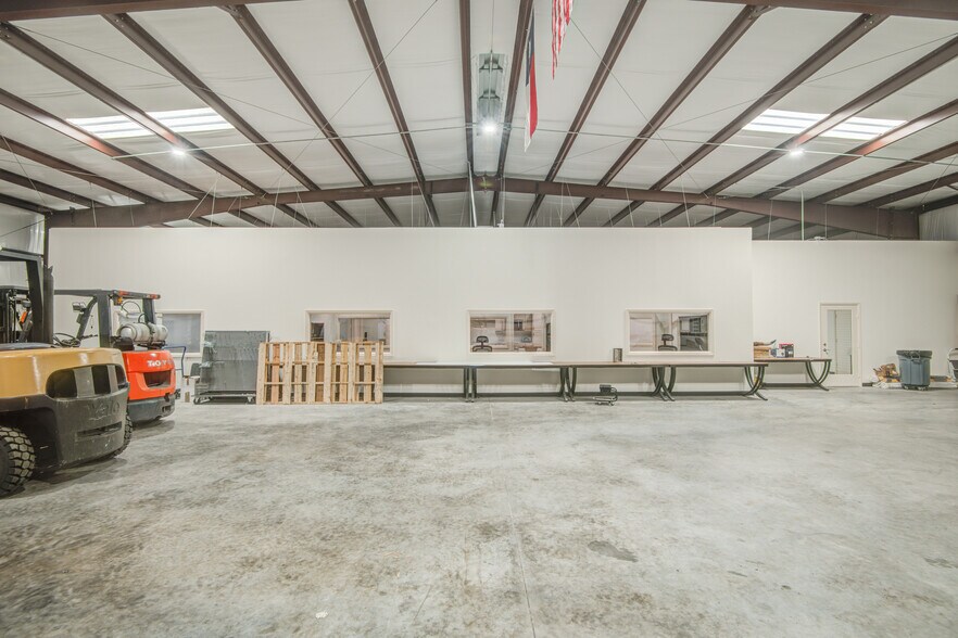 More Photos Of 21265 Blair Rd, Conroe Warehouse For Sale