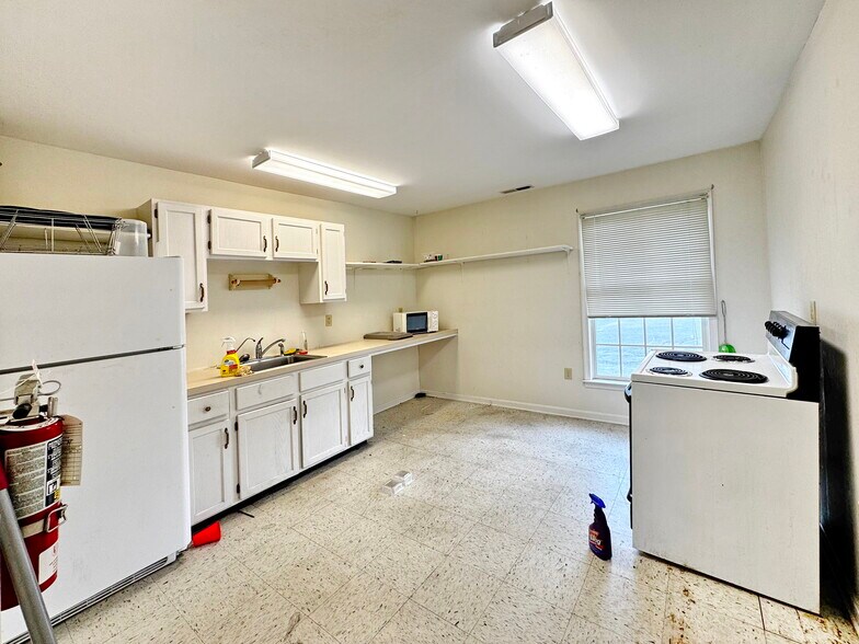 More Photos Of 18119 N Sussex Hwy, Bridgeville Office For Lease