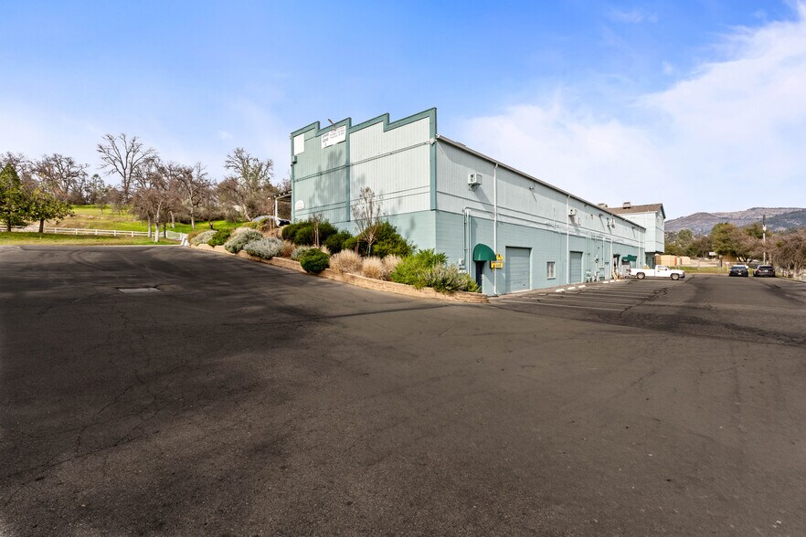 More Photos Of 40879 Highway 41, Oakhurst Freestanding For Sale