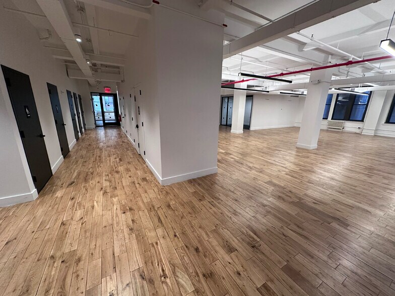 More Photos Of 225 W 39th St, New York Loft Creative Space For Lease