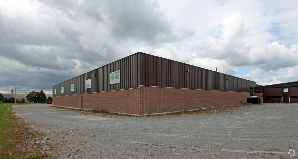 More Photos Of 1133 Boundary Rd, Oshawa Warehouse For Lease