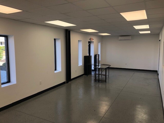 More Photos Of 4141 Bardstown Rd, Louisville Warehouse For Lease