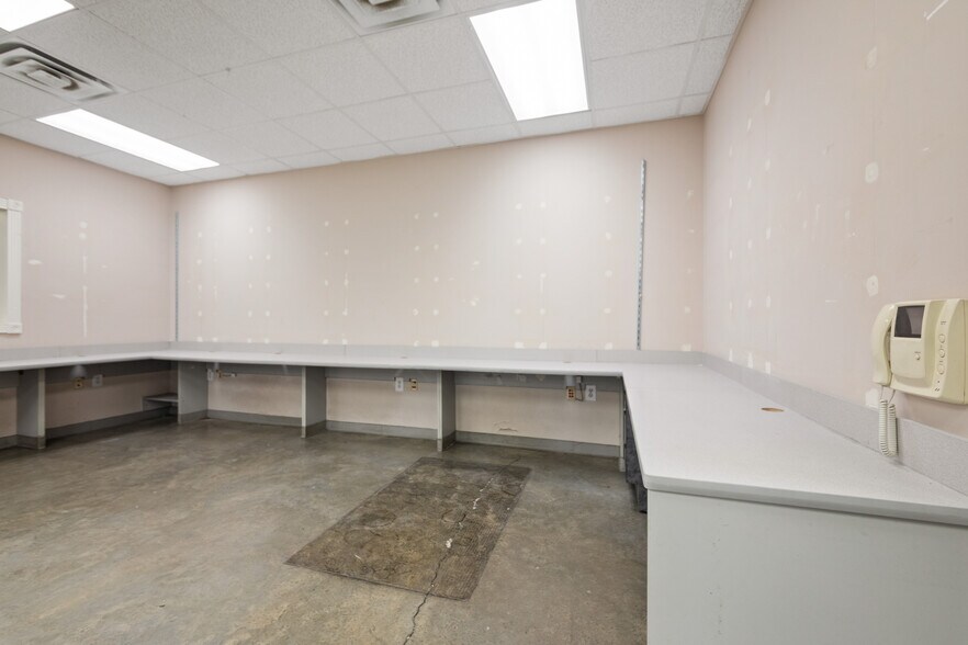More Photos Of 106 Abigayles Row, Scott Warehouse For Sale