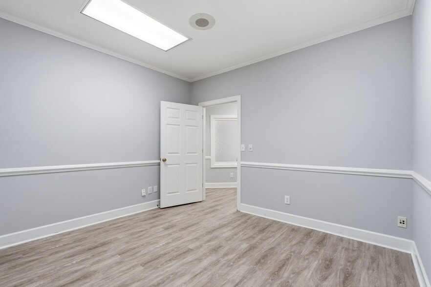 More Photos Of 2854 Johnson Ferry Rd, Marietta Office For Sale