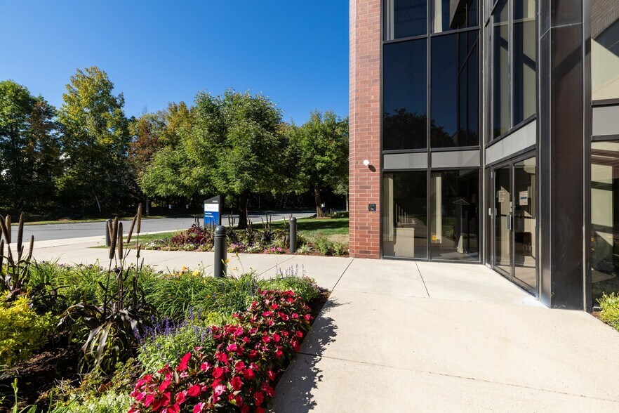 More Photos Of 6 Riverside Dr, Andover Research And Development For Lease