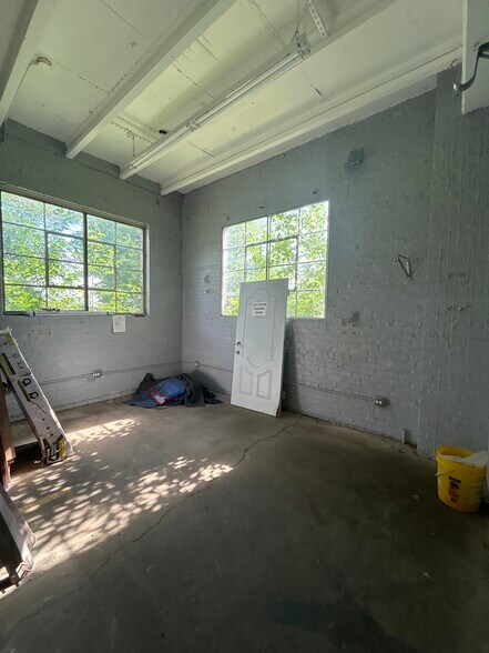 More Photos Of 6020 Dahlin Drive, Skokie Industrial For Sale