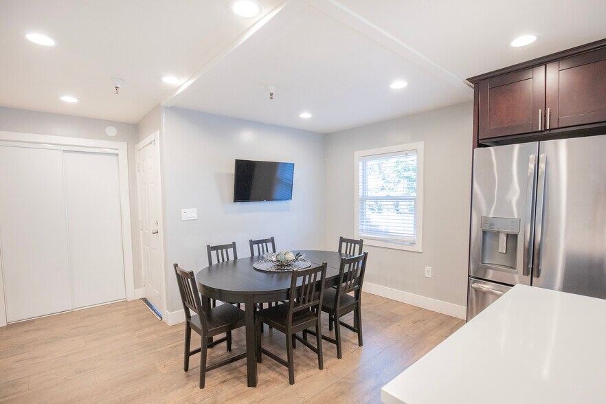 More Photos Of 4322 4th Ave, Sacramento Office Residential For Sale