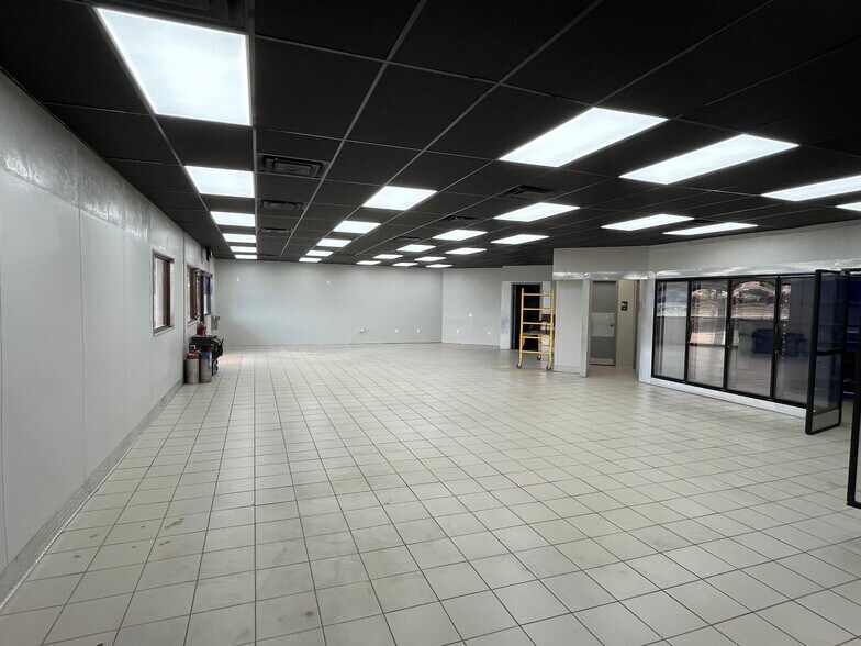 More Photos Of 2790 N Tamiami Trl, North Fort Myers Convenience Store For Sale