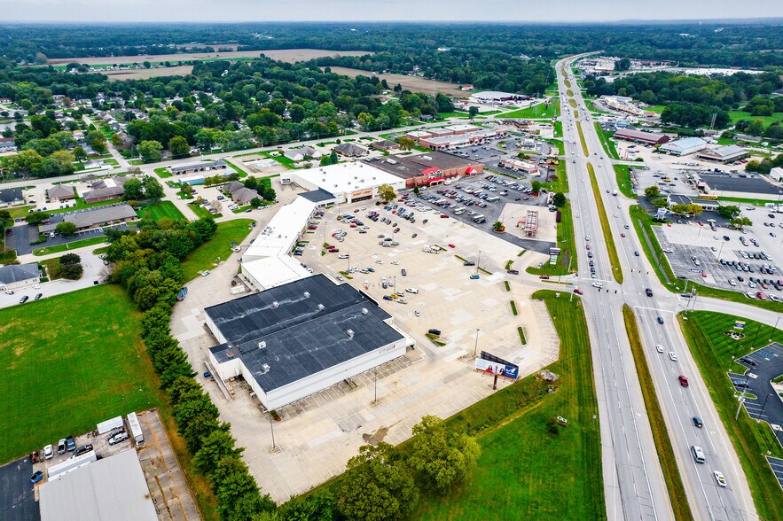 More Photos Of 4650-4714 S US Highway 41, Terre Haute Unknown For Lease