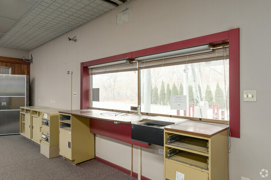 More Photos Of 347-349 Main St, Simpson Bank For Sale