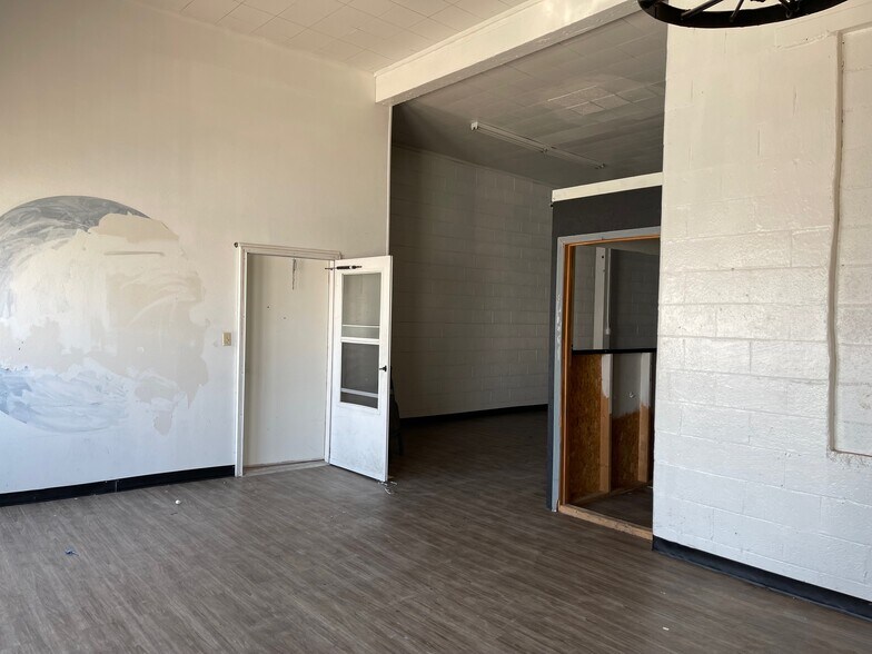 More Photos Of 718 W Spruce St, Deming Storefront Retail Office For Sale