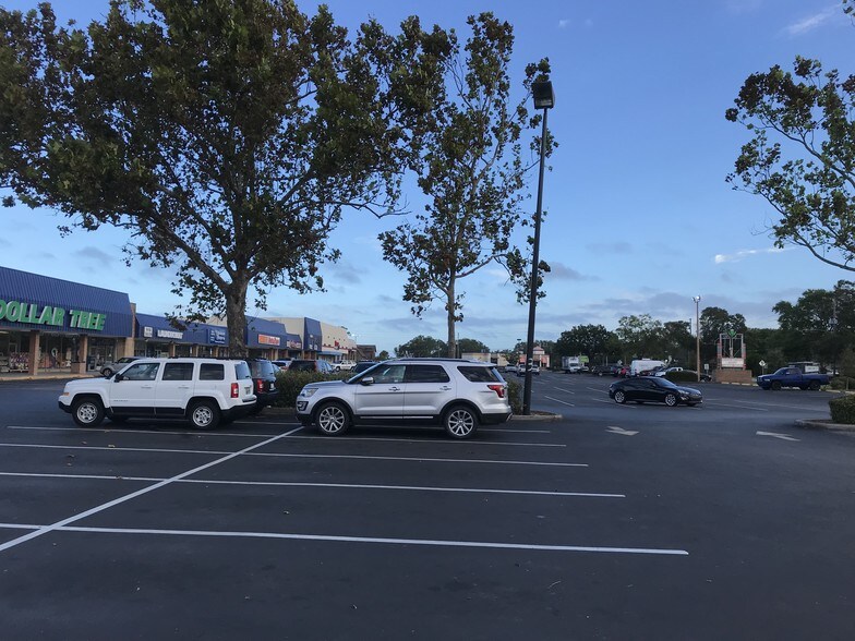 More Photos Of 912-956 Patricia Ave, Dunedin Unknown For Lease